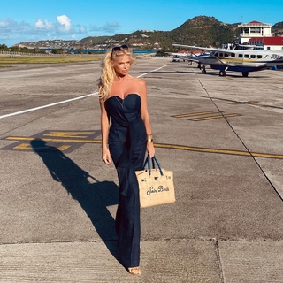 Victoria Silvstedt feet photo thumbnail