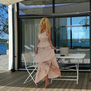 Victoria Silvstedt feet photo thumbnail