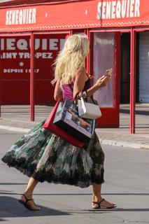 Victoria Silvstedt feet photo thumbnail