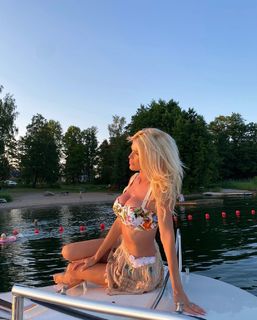 Victoria Silvstedt feet photo thumbnail