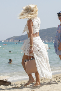 Victoria Silvstedt feet photo thumbnail