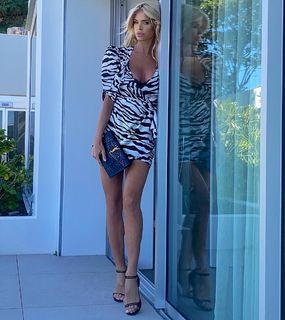 Victoria Silvstedt feet photo thumbnail