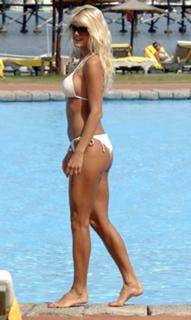 Victoria Silvstedt feet photo thumbnail