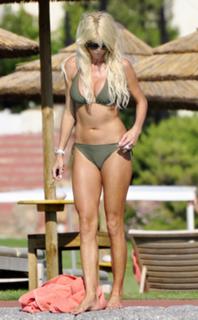 Victoria Silvstedt feet photo thumbnail