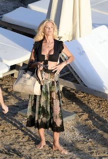 Victoria Silvstedt feet photo thumbnail