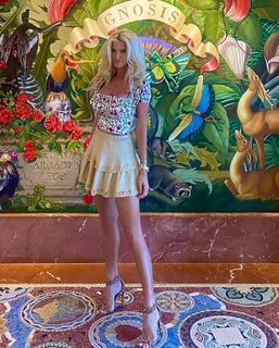 Victoria Silvstedt feet photo thumbnail