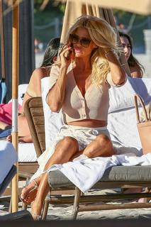 Victoria Silvstedt feet photo thumbnail