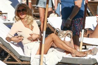 Victoria Silvstedt feet photo thumbnail