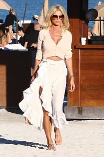 Victoria Silvstedt feet photo thumbnail