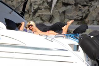 Victoria Silvstedt feet photo thumbnail