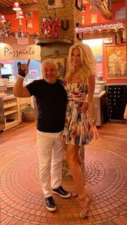 Victoria Silvstedt feet photo thumbnail
