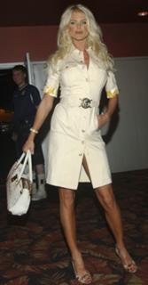 Victoria Silvstedt feet photo thumbnail