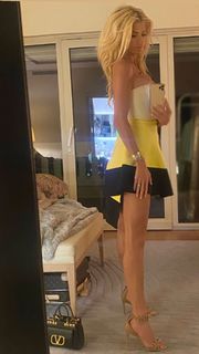 Victoria Silvstedt feet photo thumbnail