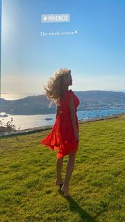 Victoria Silvstedt feet photo thumbnail