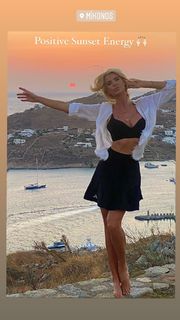 Victoria Silvstedt feet photo thumbnail