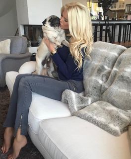 Victoria Silvstedt feet photo thumbnail