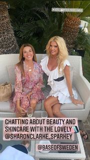 Victoria Silvstedt feet photo thumbnail