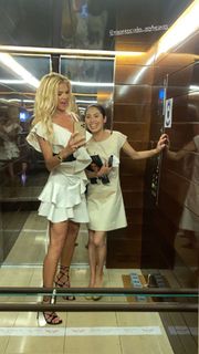 Victoria Silvstedt feet photo thumbnail