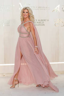 Victoria Silvstedt feet photo thumbnail