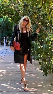 Victoria Silvstedt feet photo thumbnail