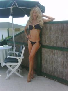 Victoria Silvstedt feet photo thumbnail