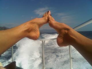 Victoria Silvstedt feet photo thumbnail