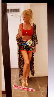 Victoria Silvstedt feet photo thumbnail