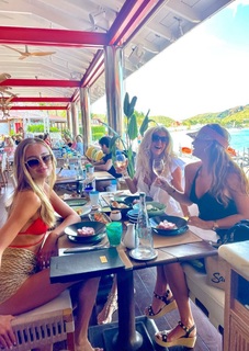 Victoria Silvstedt feet photo thumbnail