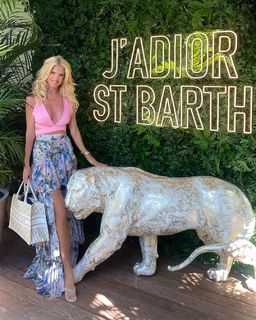 Victoria Silvstedt feet photo thumbnail