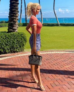 Victoria Silvstedt feet photo thumbnail