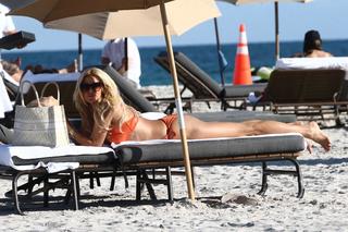 Victoria Silvstedt feet photo thumbnail
