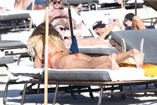 Victoria Silvstedt feet photo thumbnail
