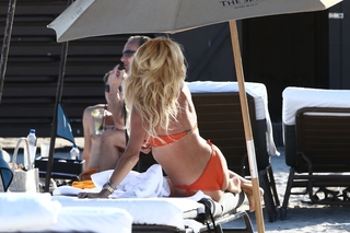 Victoria Silvstedt feet photo thumbnail