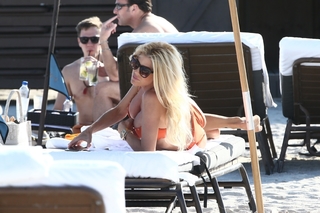 Victoria Silvstedt feet photo thumbnail