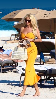 Victoria Silvstedt feet photo thumbnail