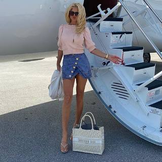 Victoria Silvstedt feet photo thumbnail