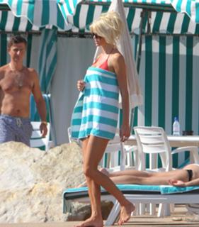 Victoria Silvstedt feet photo thumbnail