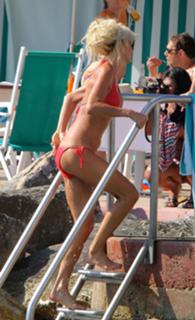 Victoria Silvstedt feet photo thumbnail