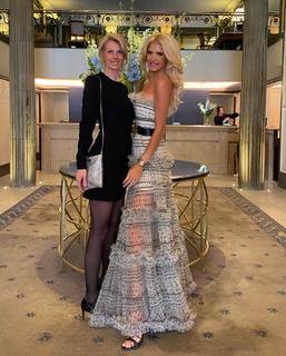 Victoria Silvstedt feet photo thumbnail