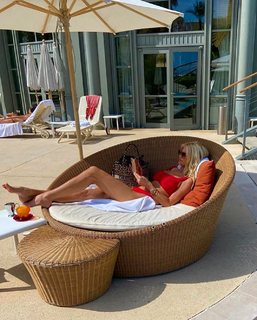 Victoria Silvstedt feet photo thumbnail