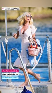 Victoria Silvstedt feet photo thumbnail