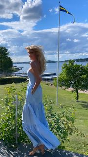 Victoria Silvstedt feet photo thumbnail