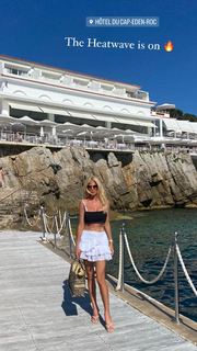 Victoria Silvstedt feet photo thumbnail