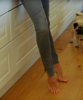 Victoria Silvstedt feet photo thumbnail