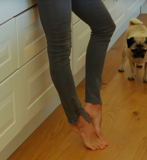 Victoria Silvstedt feet photo thumbnail