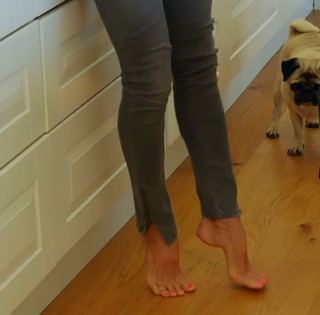 Victoria Silvstedt feet photo thumbnail