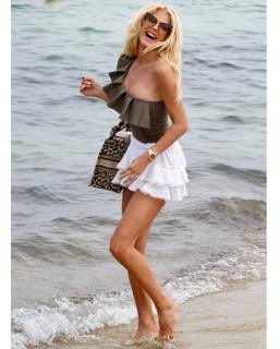 Victoria Silvstedt feet photo thumbnail
