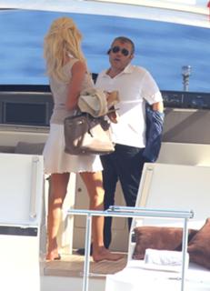 Victoria Silvstedt feet photo thumbnail