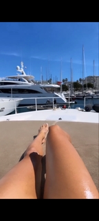 Victoria Silvstedt feet photo thumbnail