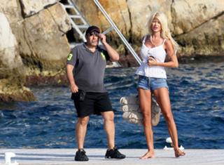Victoria Silvstedt feet photo thumbnail